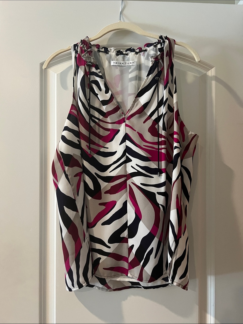 Trina Turk Magenta Black White Abstract V-Neck Sleeveless Top